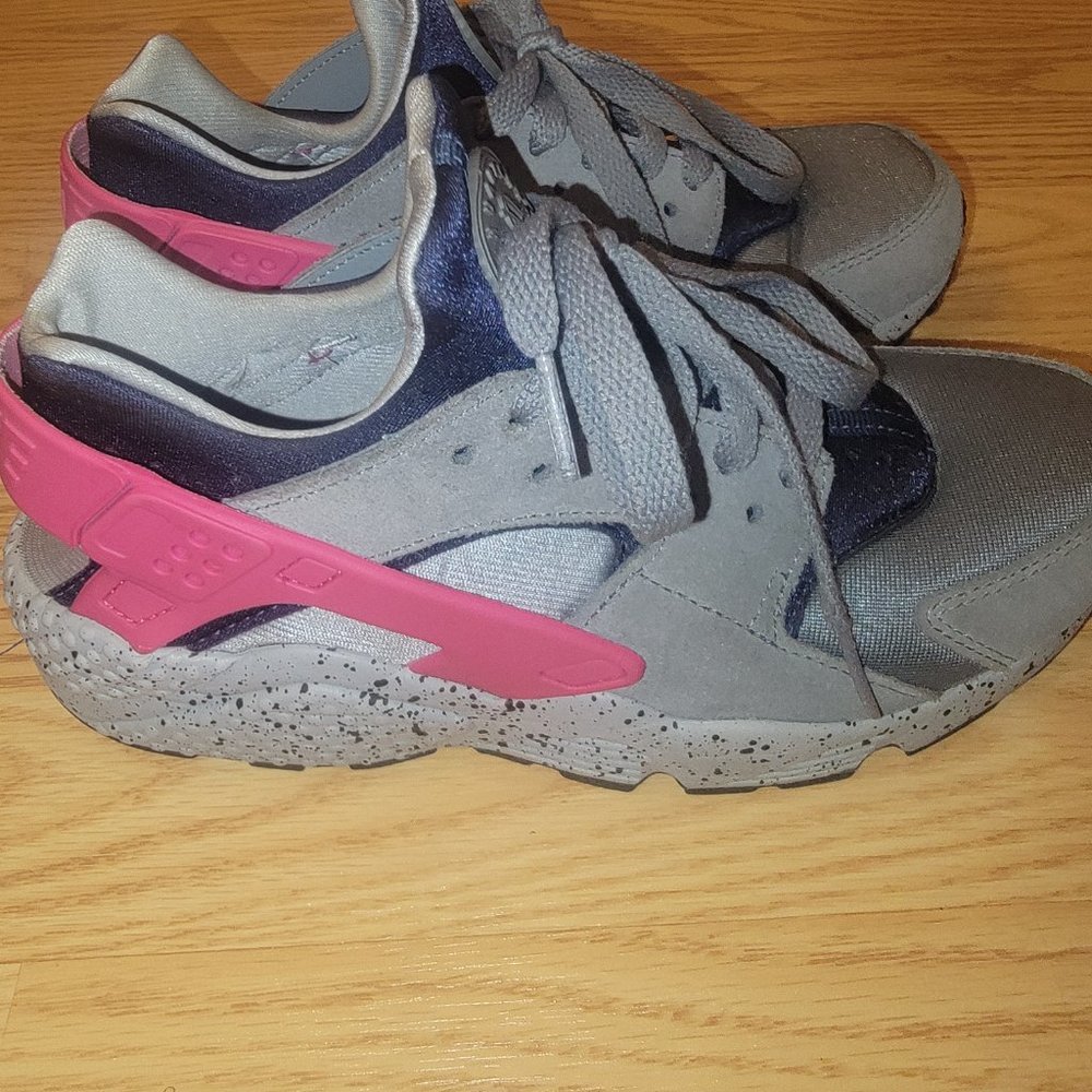 Sneakers - Picture 3 of 4